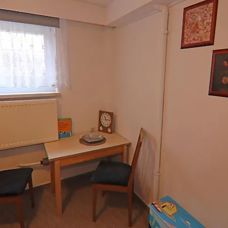 Luxurious In With Garden Apartment *